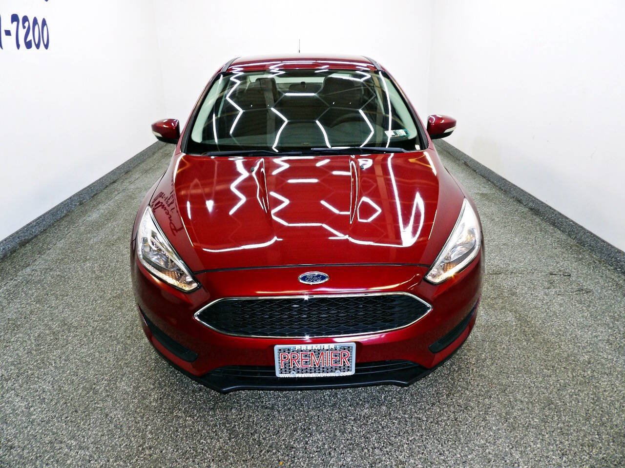 Used 2017 Ford Focus SE FWD image 2