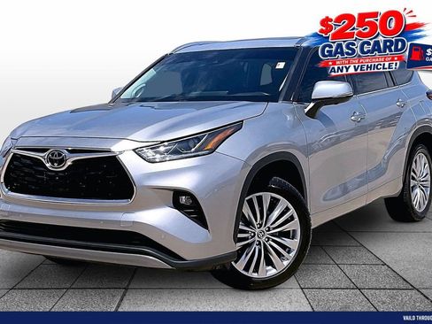 Used 2023 Toyota Highlander Platinum AWD/4WD image 1