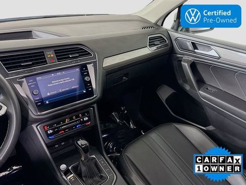 Certified 2022 Volkswagen Tiguan SE w/ Panoramic Sunroof Package image 24