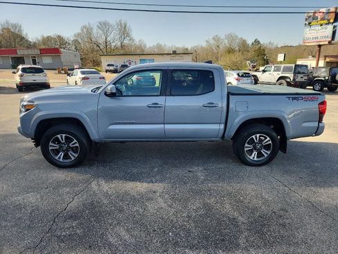 Used 2019 Toyota Tacoma TRD Sport image 7