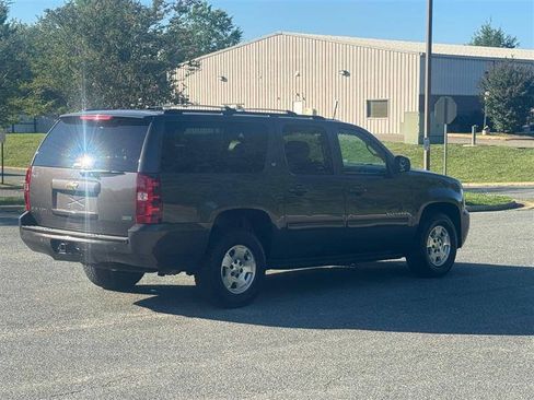 Used 2010 Chevrolet Suburban LT AWD/4WD image 6