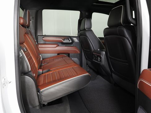 Used 2025 GMC Sierra 3500 Denali Ultimate image 11