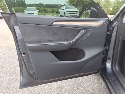 Used 2023 Tesla Model Y Long Range AWD/4WD image 21