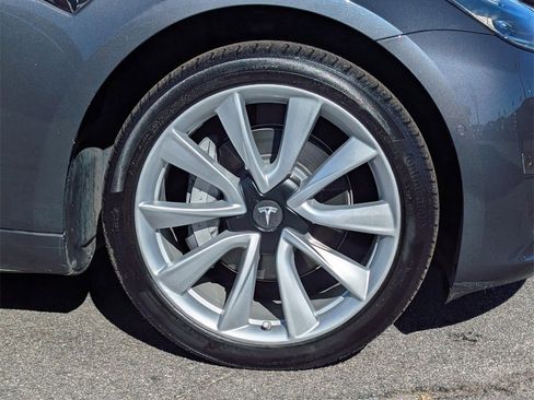Used 2018 Tesla Model 3 Mid Range image 25