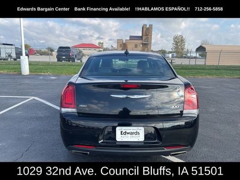 Used 2018 Chrysler 300 S w/ 300S Premium Group image 7