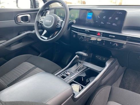 Used 2024 Kia Sorento LX image 7