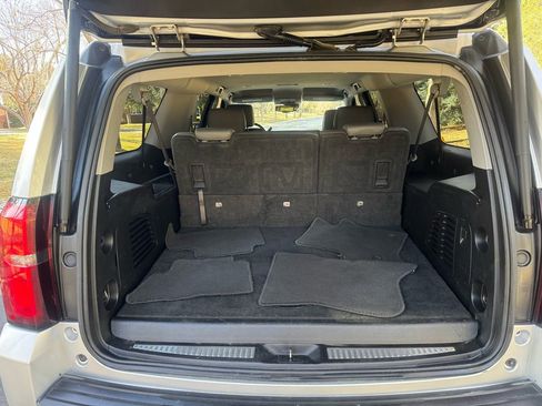 Used 2020 Chevrolet Suburban LT AWD/4WD image 26