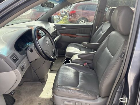 Used 2009 Toyota Sienna XLE Limited image 12