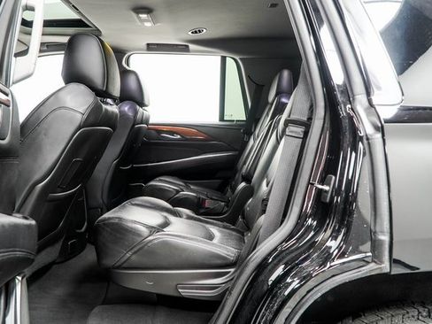 Used 2019 Cadillac Escalade Luxury image 38