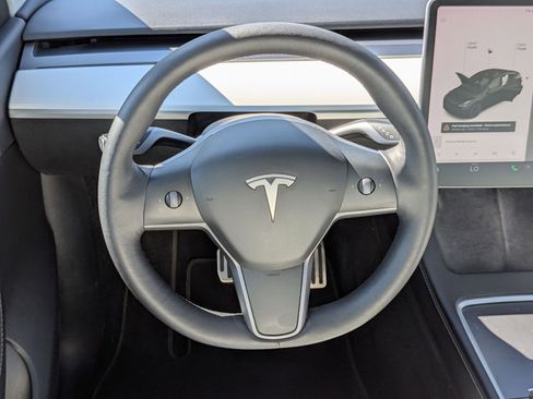 Used 2022 Tesla Model Y Long Range AWD/4WD image 29