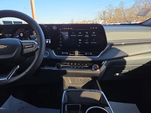 Used 2025 Chevrolet Equinox LT image 24