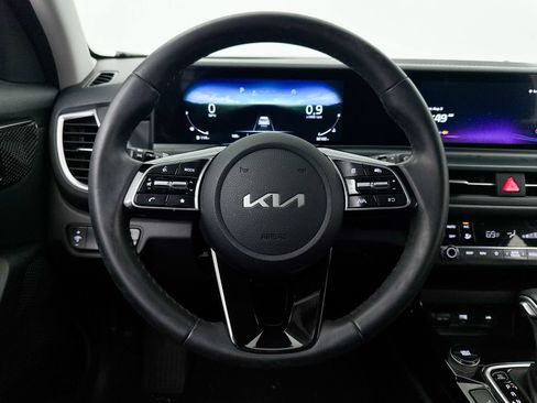 Certified 2024 Kia Seltos EX FWD image 3