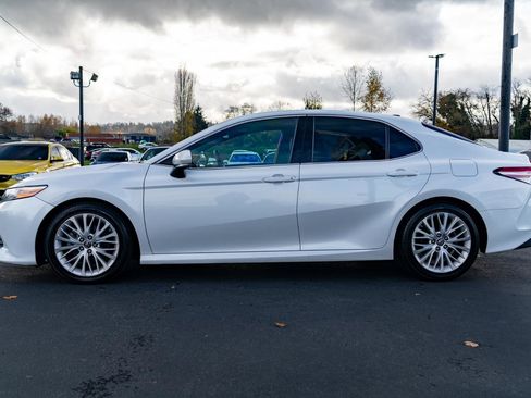Used 2018 Toyota Camry XLE image 13