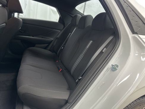 Used 2025 Hyundai Elantra Sport image 19