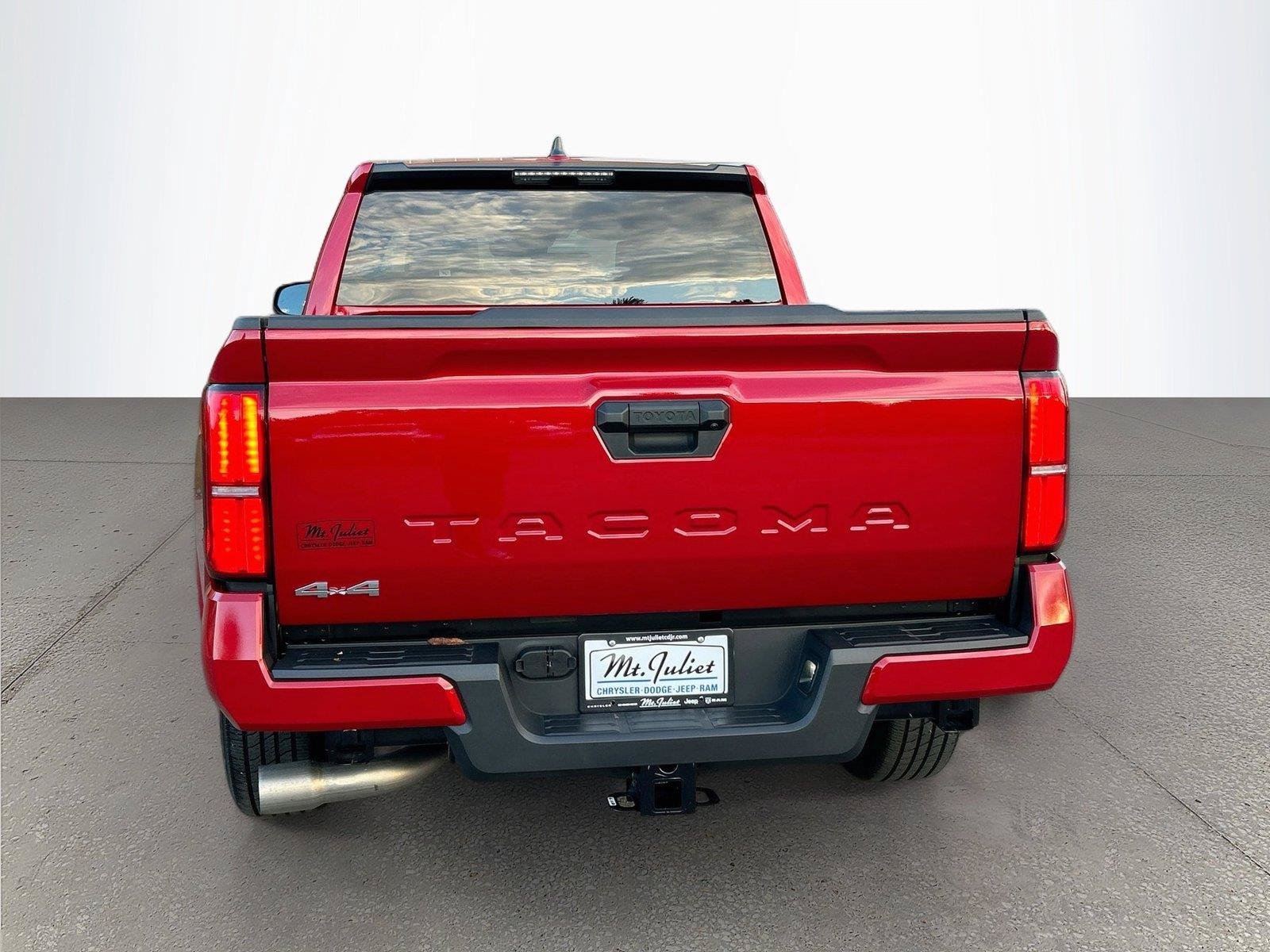 Used 2025 Toyota Tacoma SR5 AWD/4WD image 5