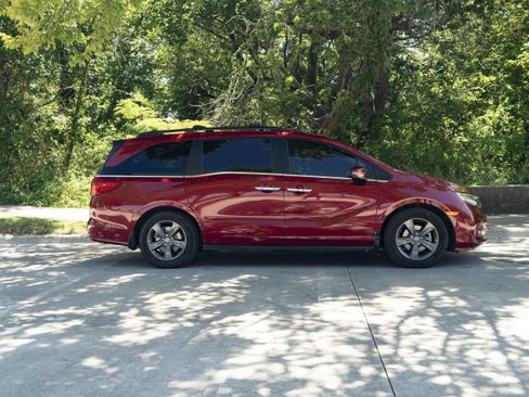 Used 2024 Honda Odyssey EX image 10