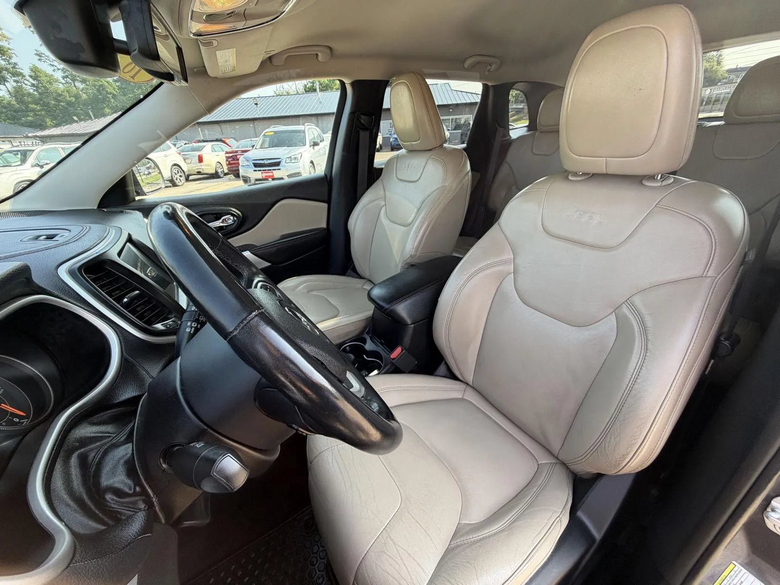 Used 2018 Jeep Cherokee Limited FWD image 13