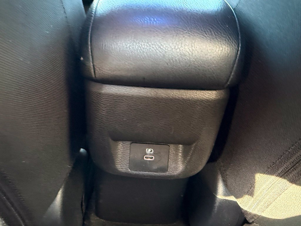 Used 2024 Nissan Versa SR FWD image 10