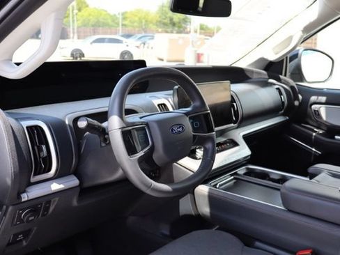 Used 2025 Ford Expedition Max Active AWD/4WD image 17