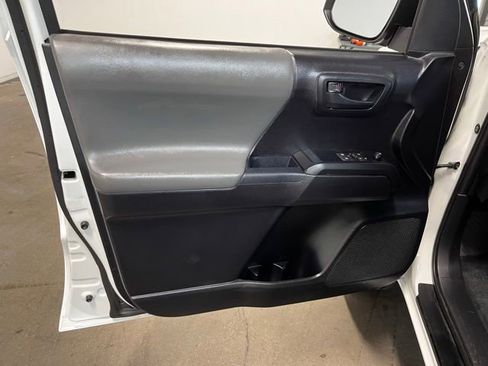 Used 2020 Toyota Tacoma SR w/ SR Convenience Package RWD image 18