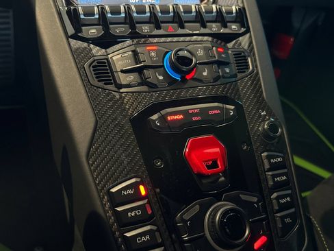 Used 2020 Lamborghini Aventador SVJ AWD/4WD image 23