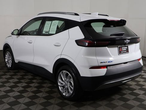 Used 2022 Chevrolet Bolt EUV LT w/ Comfort Package image 8