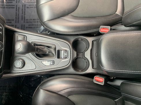 Used 2019 Jeep Cherokee Latitude Plus image 21