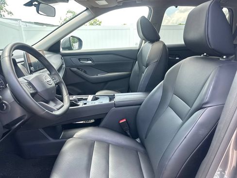 Used 2025 Nissan Rogue SV w/ SV Premium Package FWD image 42