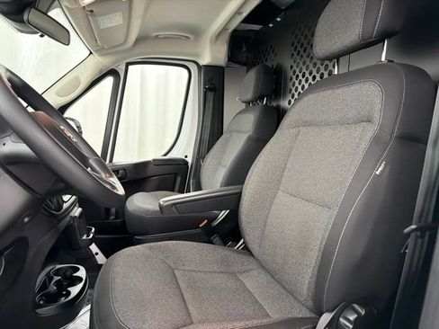 Used 2025 RAM ProMaster 2500 w/ U-Haul Equipment Group FWD image 9
