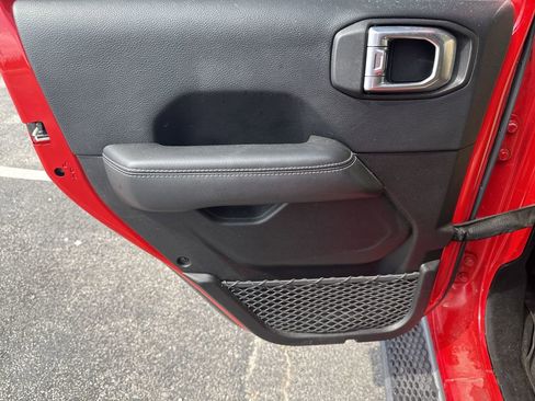 Used 2018 Jeep Wrangler Unlimited Sahara image 23