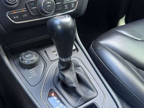 Used 2022 Jeep Cherokee Latitude w/ Sun & Sound Group AWD/4WD image 24