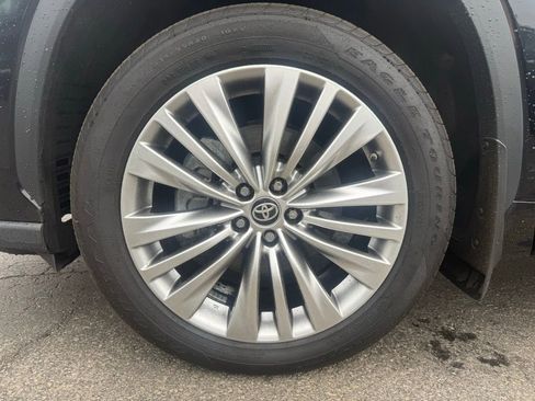 Used 2025 Toyota Highlander Platinum AWD/4WD image 9