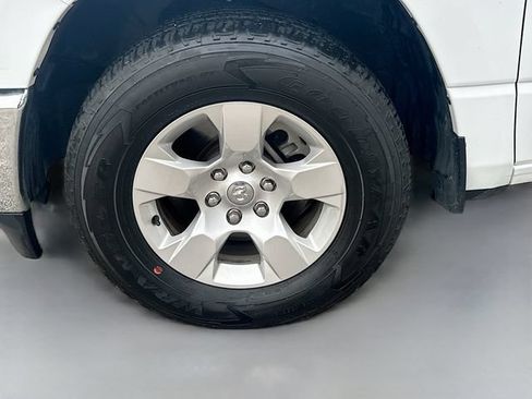 Used 2024 RAM 1500 Big Horn AWD/4WD image 30