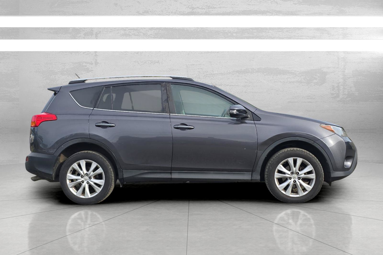 Used 2015 Toyota RAV4 Limited AWD/4WD image 3
