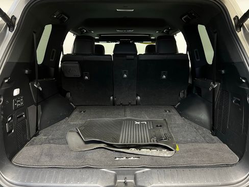 Used 2024 Lexus LX 600 4WD w/ Luxury Package image 31