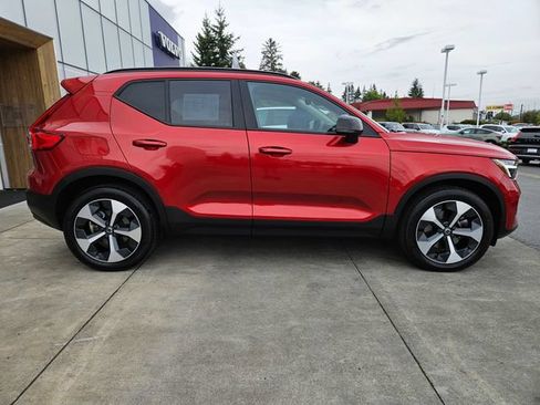 Certified 2024 Volvo XC40 B5 Plus w/ Protection Package Premier AWD/4WD image 4