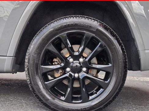 Used 2020 Jeep Grand Cherokee Altitude image 2