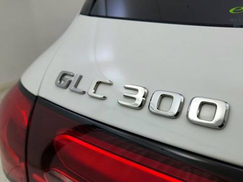 Used 2025 Mercedes-Benz GLC 300 4MATIC image 16
