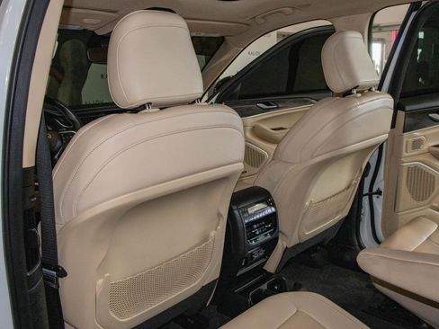 Used 2022 Jeep Grand Cherokee L Limited AWD/4WD image 10