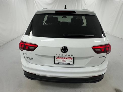 Used 2024 Volkswagen Tiguan SE AWD/4WD image 4