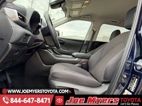 Used 2025 Toyota Highlander LE image 26