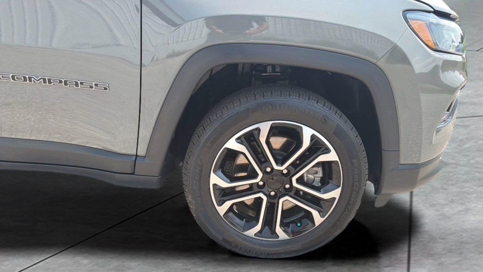 Used 2023 Jeep Compass Limited AWD/4WD image 24