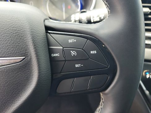 Used 2019 Chrysler Pacifica Touring-L w/ Premium Audio Group FWD image 20
