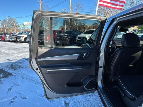 Used 2025 Buick Enclave Preferred image 31