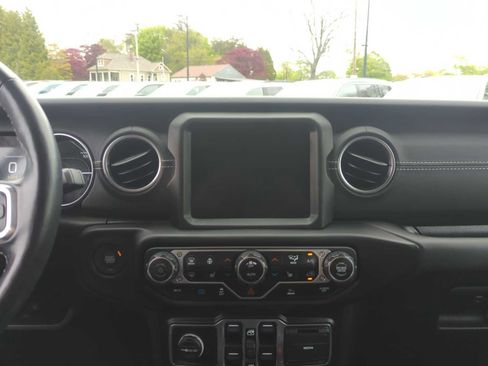 Used 2022 Jeep Wrangler Unlimited Sahara w/ Cold Weather Group AWD/4WD image 21