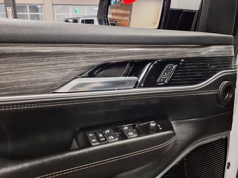 Used 2022 Jeep Wagoneer Series III w/ Premium Group I image 17