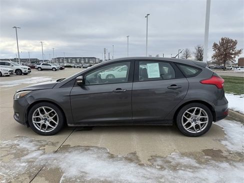 Used 2015 Ford Focus SE w/ Equipment Group 201A image 4