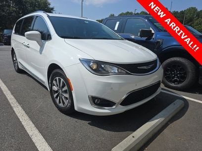 Used 2020 Chrysler Pacifica Touring-L Plus w/ Advanced Safetytec Group
