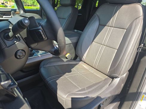 Used 2024 Chevrolet Silverado 1500 High Country w/ Technology Package AWD/4WD image 25