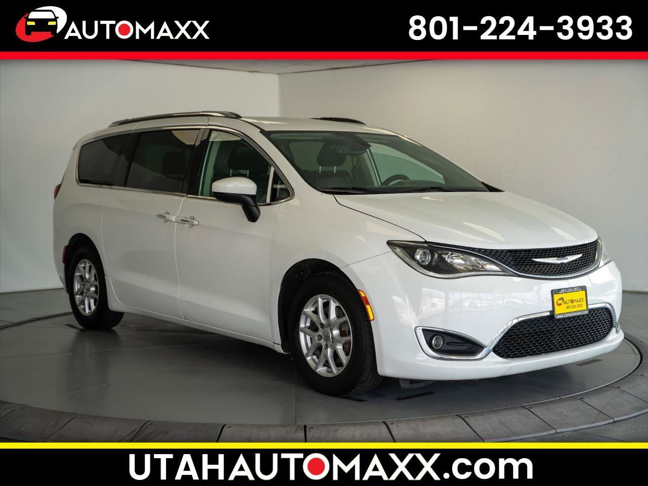 Used 2020 Chrysler Pacifica Touring-L FWD image 1